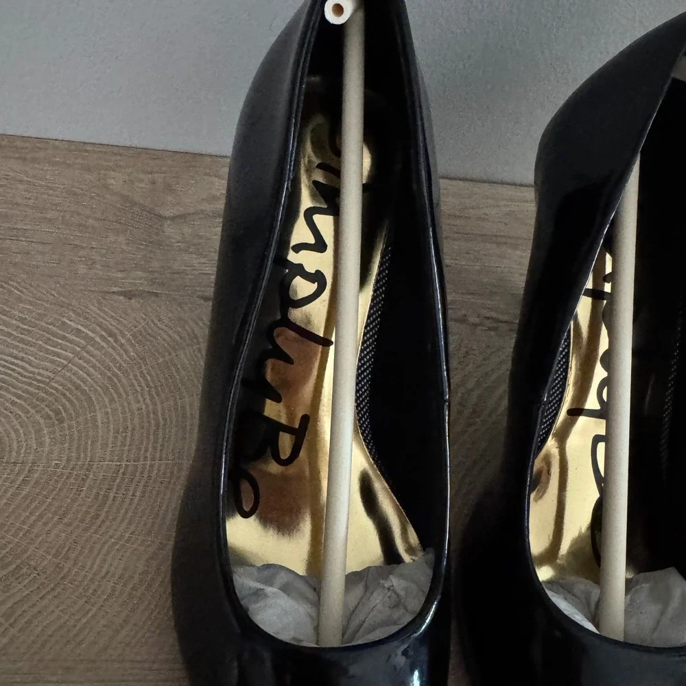 Simply Be Shoes Black Patent Leather Pointed Toe Gold Cap Heel Dress Pump Size 7
